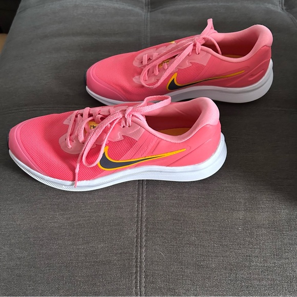 Nike - Star Runner 3 (GS) - (Size: 6.5 Youth) NEW WITH BOX (NO LID) Color: Coral - Picture 3 of 6